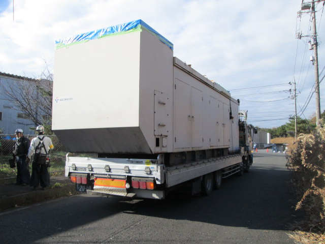 日立製作所製 仮設型 移動電源車 JP500 650 kVA