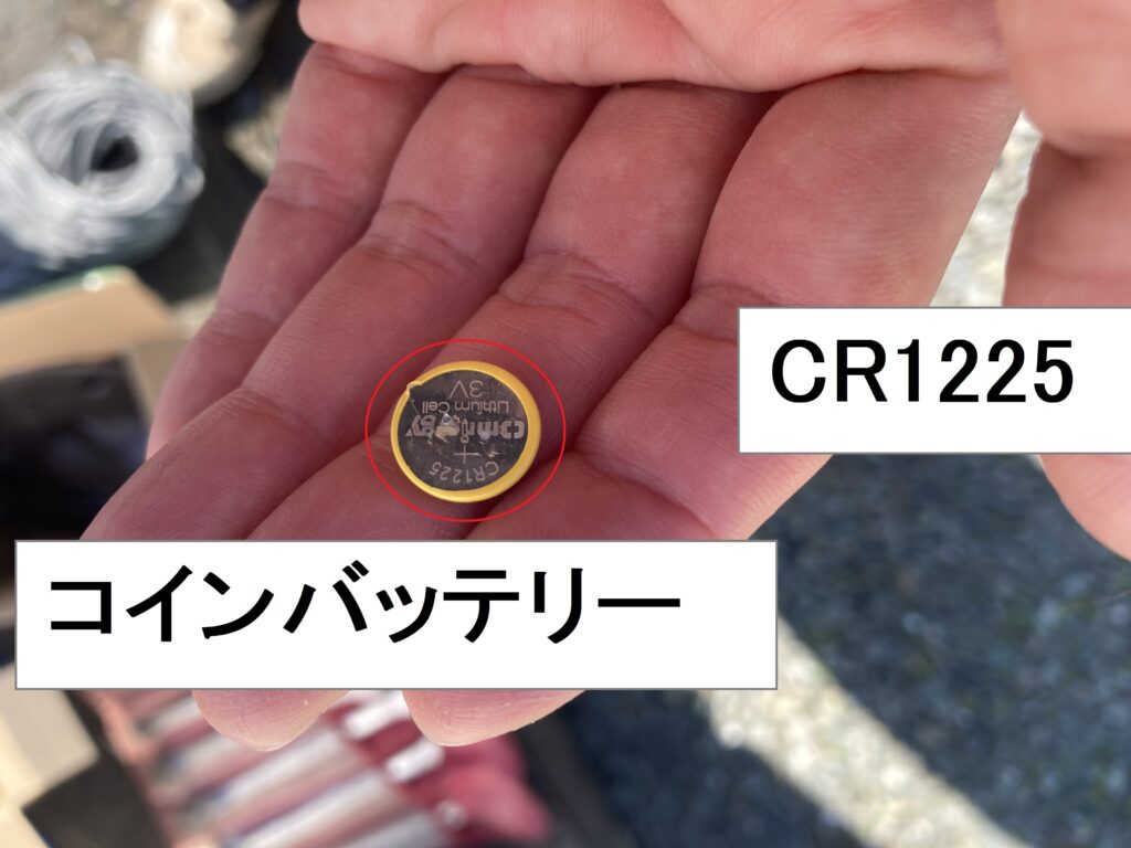 コインバッテリー「CR1225」を使用しています。DSE8610MKII 