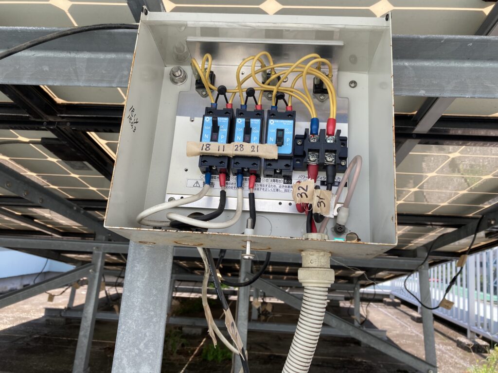 再組立てしやすいように、タグ付けしていきます。端子箱 PV-CN03G ソーラーパネル 三菱電機・中津川製作所 純国産 PV-CN03G Mitsubishi Electric Nakatsugawa Works Japan