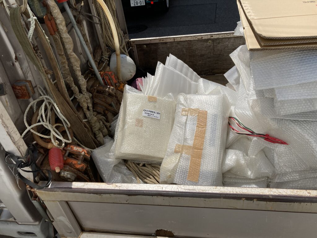 パワコンと端子箱は、ていねいに梱包します。パワーコンディショナー パワコン PV-PN40G 端子箱 PV-CN03G ソーラーパネル 三菱電機・中津川製作所 純国産 Mitsubishi Electric Nakatsugawa Works Japan