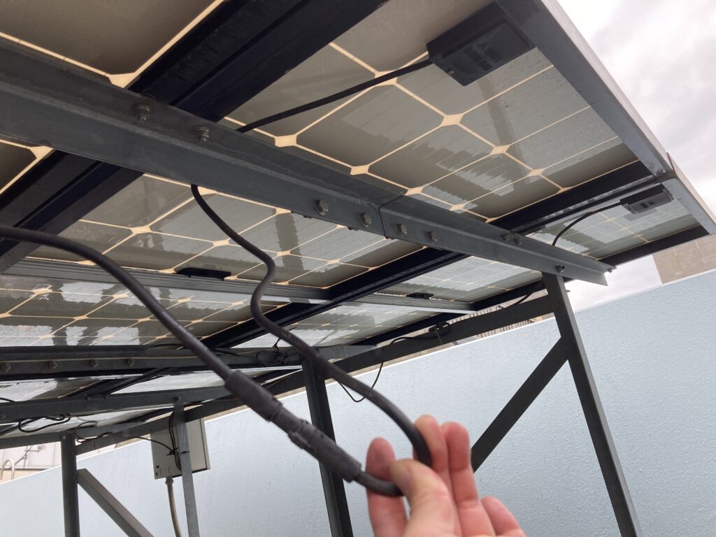 ケーブルソケットも経年劣化がなく、しっかりしています。さすが世界の三菱電機です！ソーラーパネル 三菱電機・中津川製作所 純国産 ソーラーパネル Solar Panel PV-MA2000B-1 200W Mitsubishi Electric Nakatsugawa Works Japan