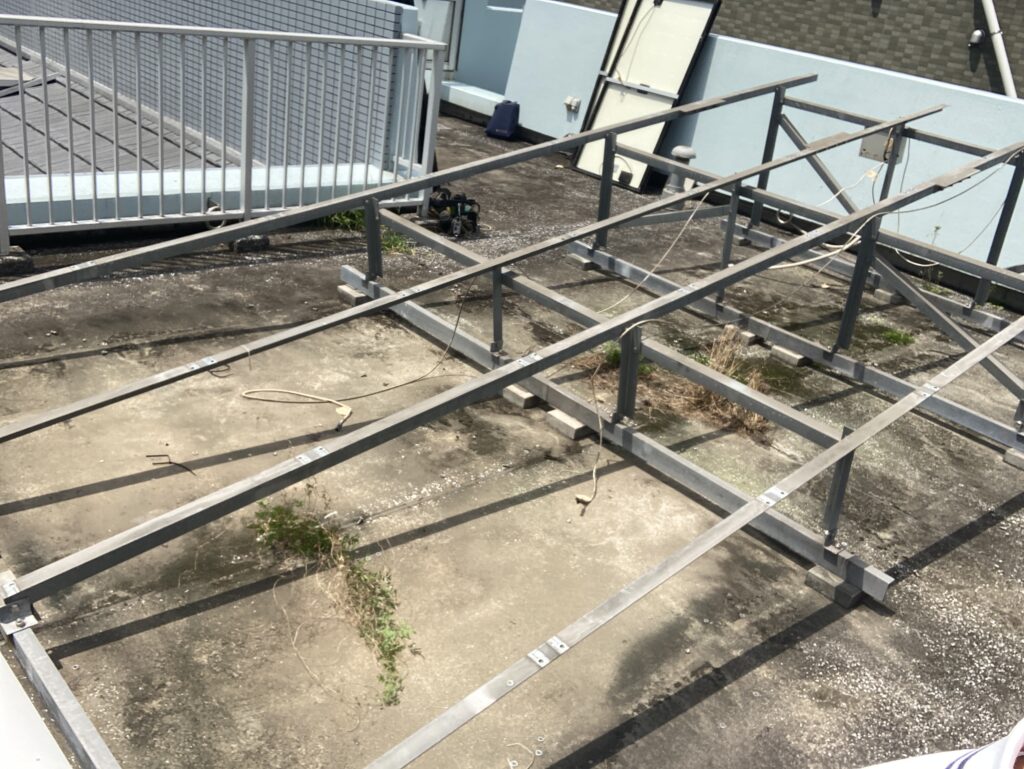 ソーラーパネル x １２枚の運び出しが無事完了しました。達成感、半端ないっす。。ソーラーパネル 三菱電機・中津川製作所 純国産 ソーラーパネル Solar Panel PV-MA2000B-1 200W Mitsubishi Electric Nakatsugawa Works Japan