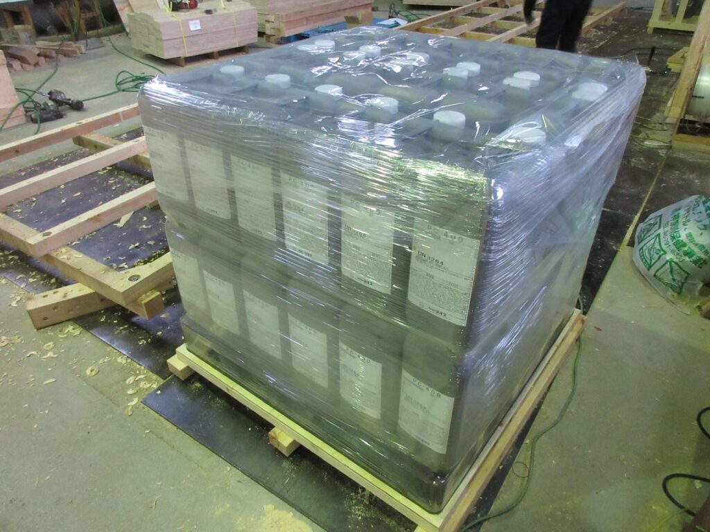 危険品専用の特殊輸出梱包をします。プラスチックジュリカン 20BL2-50-Y1.3-B, 危険品, 腐食性物質, クラス8, ネオス, Rust Remover, PC-400, Corrosive Substance, Hazard Class 8, UN No. UN3264, Neos